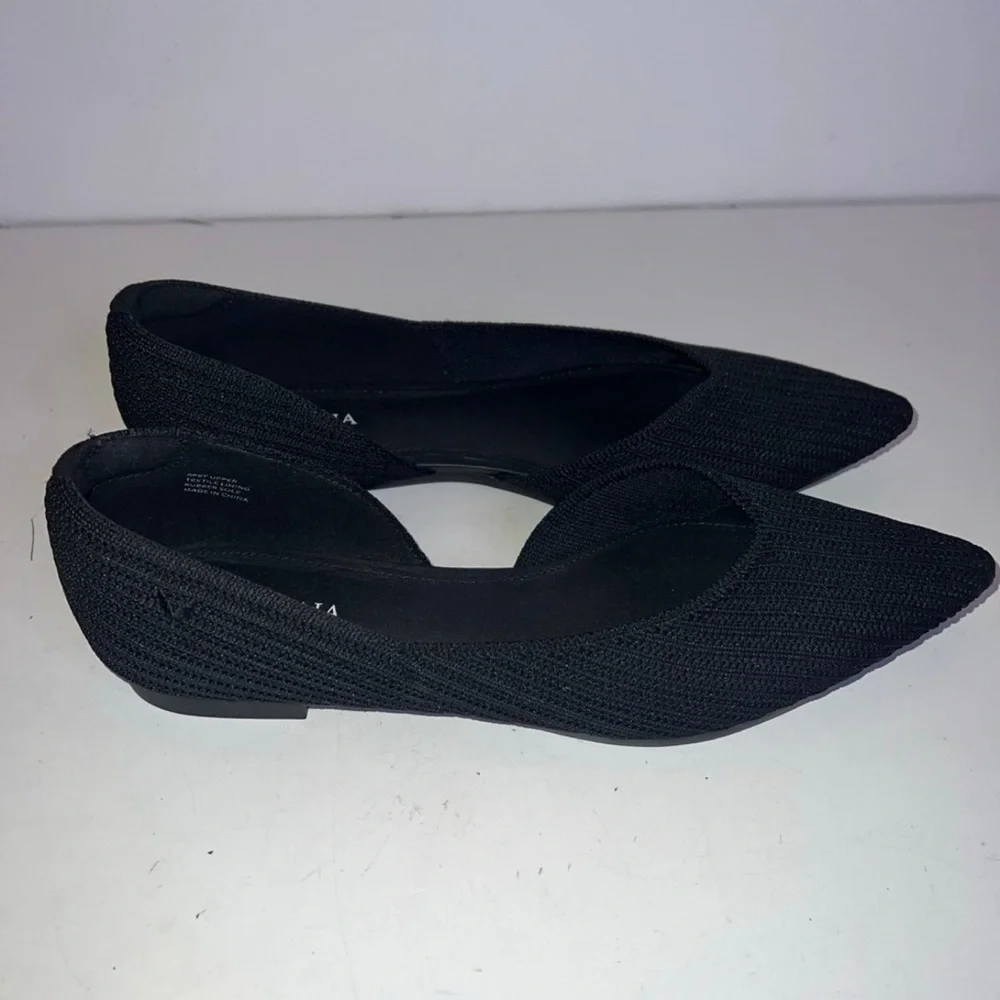 - Women's Black Flats